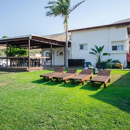 Avigail Guest House Yavneʼel Exteriör bild