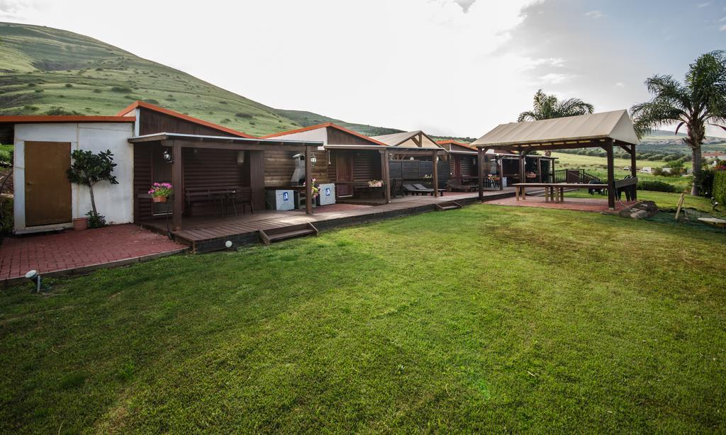 Avigail Guest House Yavneʼel Exteriör bild