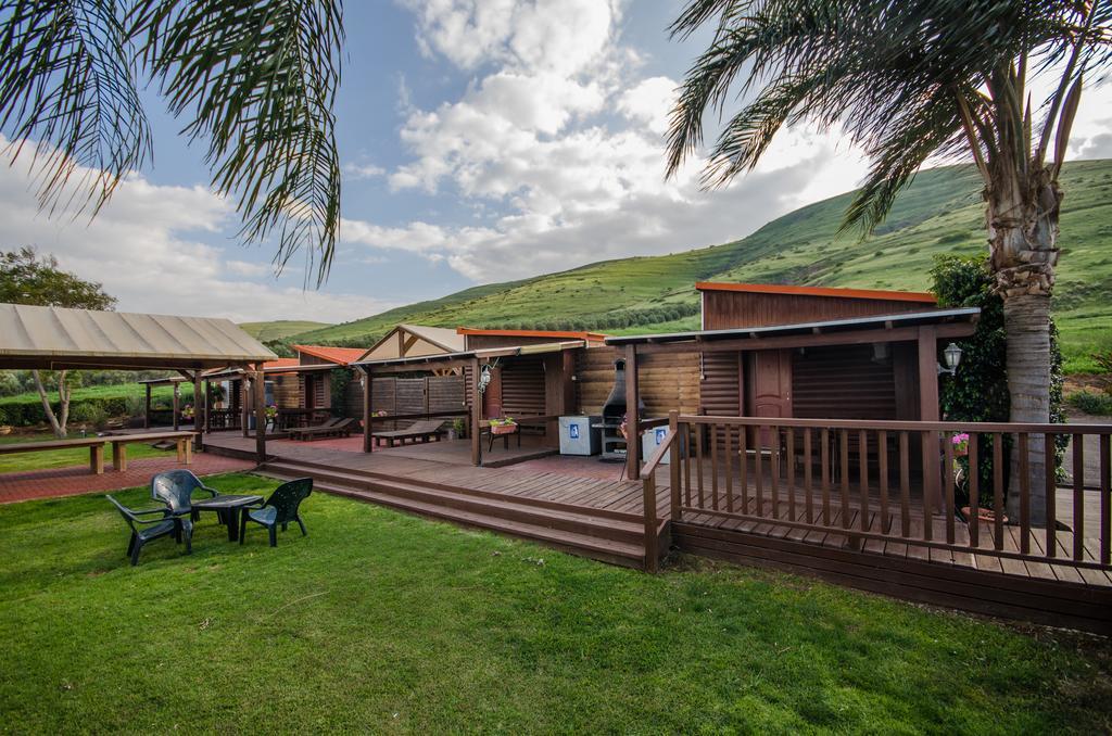 Avigail Guest House Yavneʼel Exteriör bild
