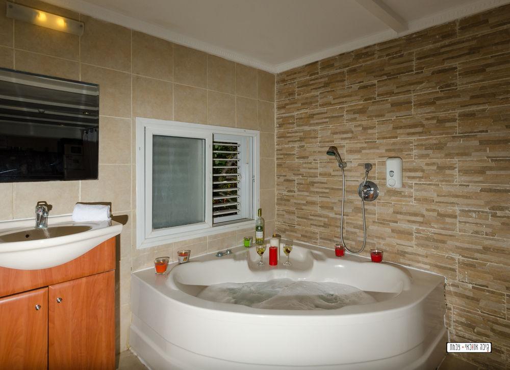 Avigail Guest House Yavneʼel Exteriör bild