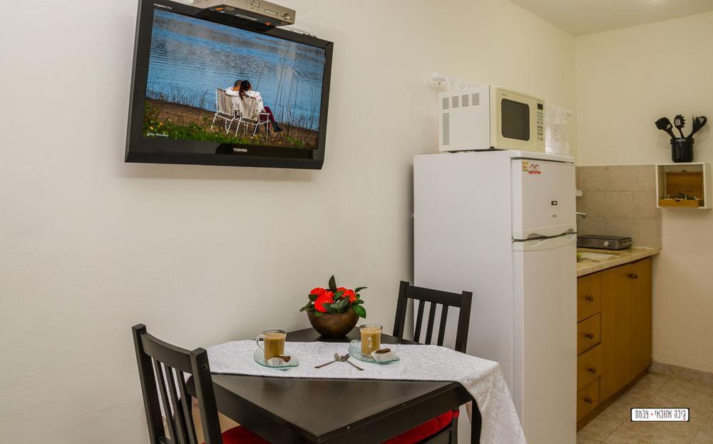 Avigail Guest House Yavneʼel Exteriör bild