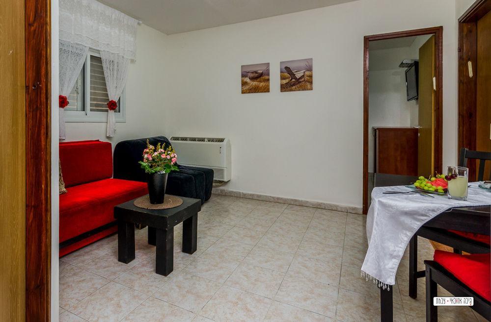 Avigail Guest House Yavneʼel Exteriör bild