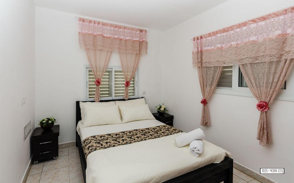 Avigail Guest House Yavneʼel Exteriör bild