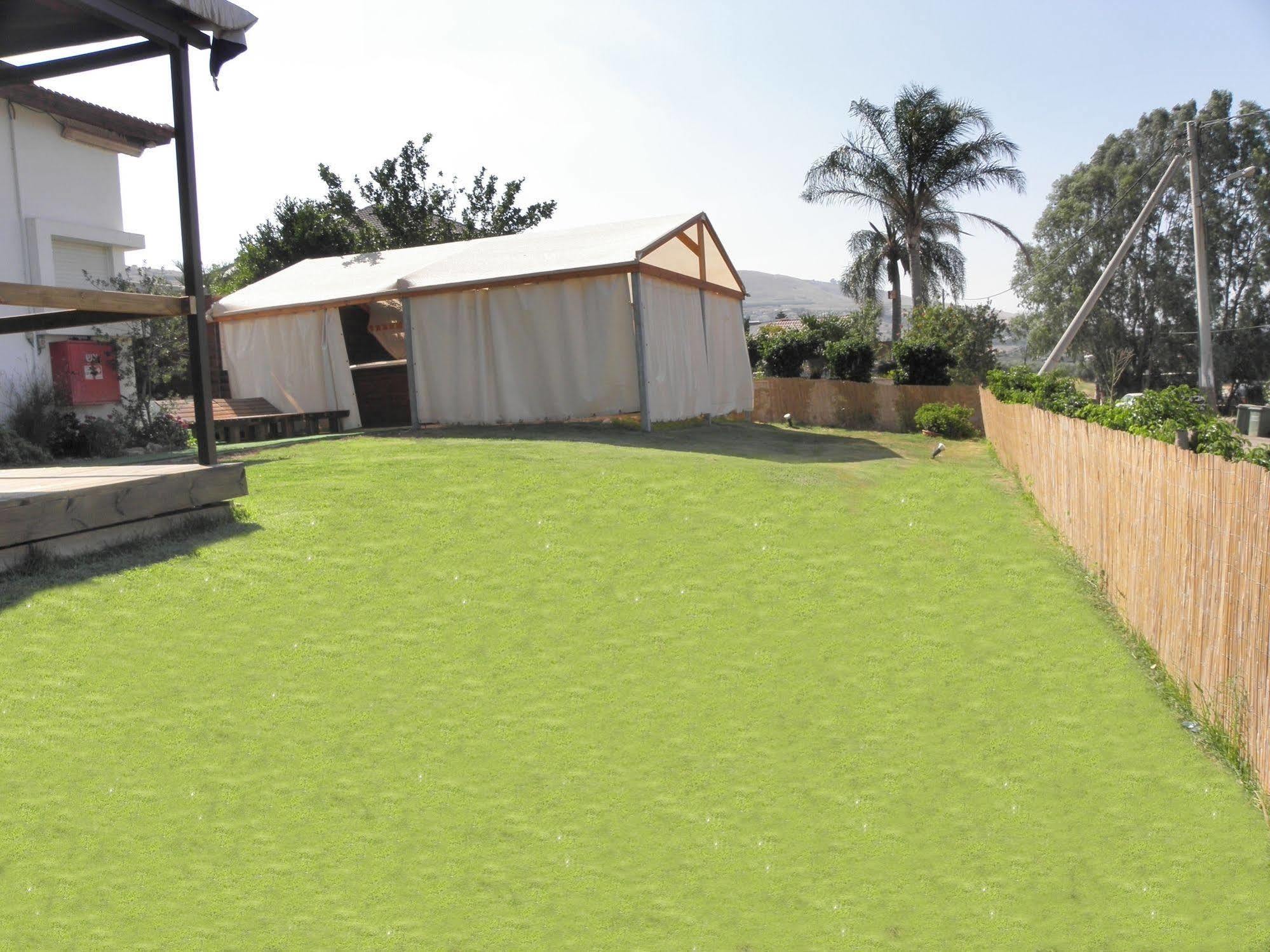 Avigail Guest House Yavneʼel Exteriör bild