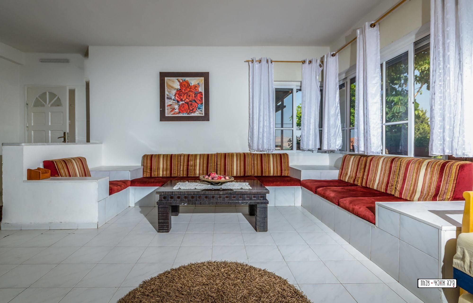 Avigail Guest House Yavneʼel Exteriör bild