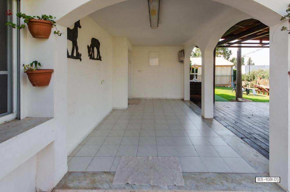 Avigail Guest House Yavneʼel Exteriör bild